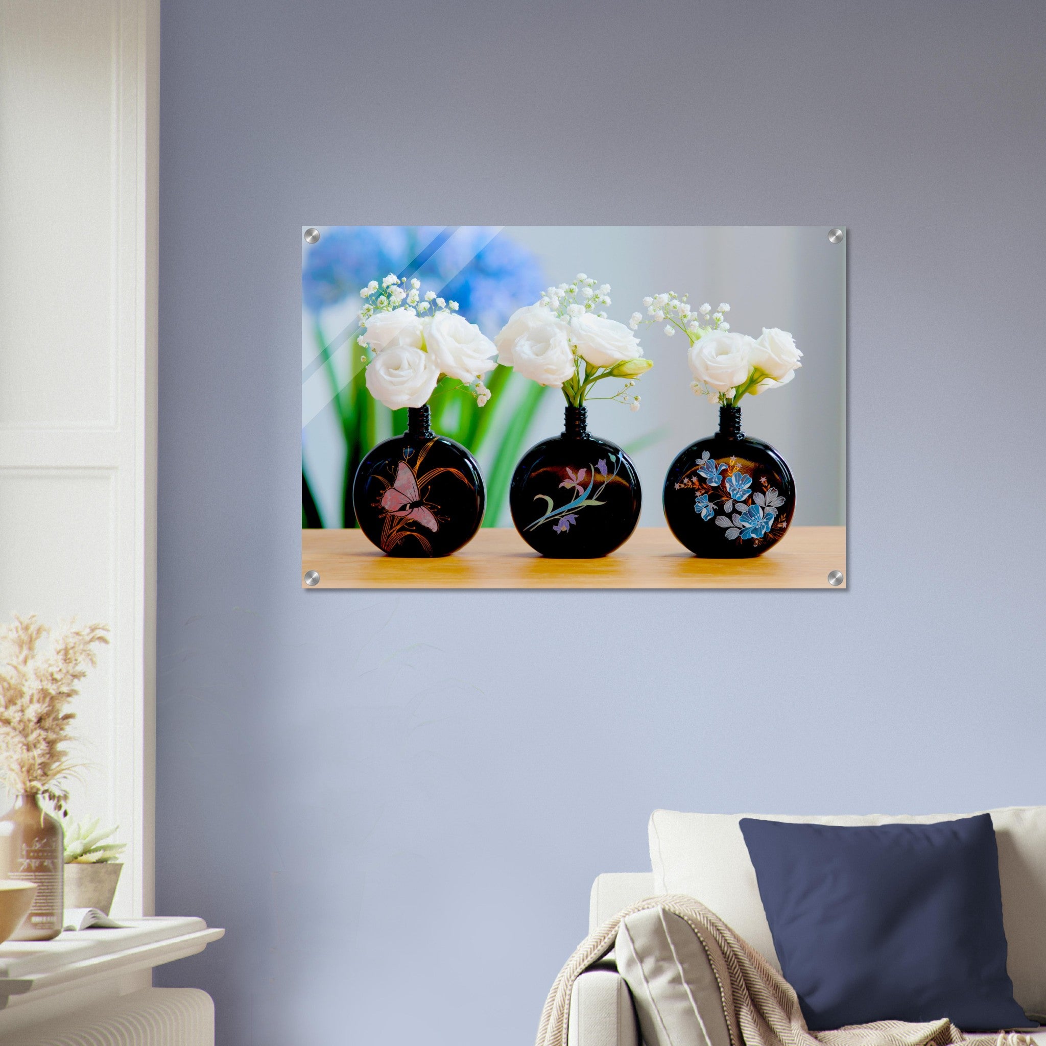 Acrylglas wanddecoratie met zwarte vaasjes met bloemetjes