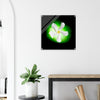 Acrylprint van een authentieke groene orb met op de voorgrond een witte jasmijn bloem