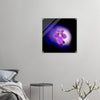 Acrylprint van een prachtige lichtbol met op de voorgrond een paarse bloem
