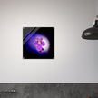 Acrylprint van een prachtige lichtbol met op de voorgrond een paarse bloem