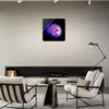 Acrylprint van een prachtige lichtbol met op de voorgrond een paarse bloem