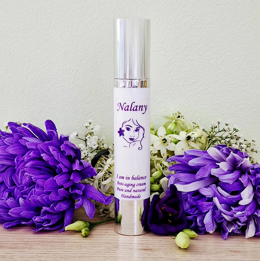 Nalany skincare 'I Am in balance' crème in een elegante pot, rijk aan botanische extracten, antioxidanten en hydraterende ingrediënten voor een gebalanceerde, gezonde en jeugdige huid.