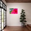 Acrylglas wanddecoratie met een prachtige magentarode hibiscus 