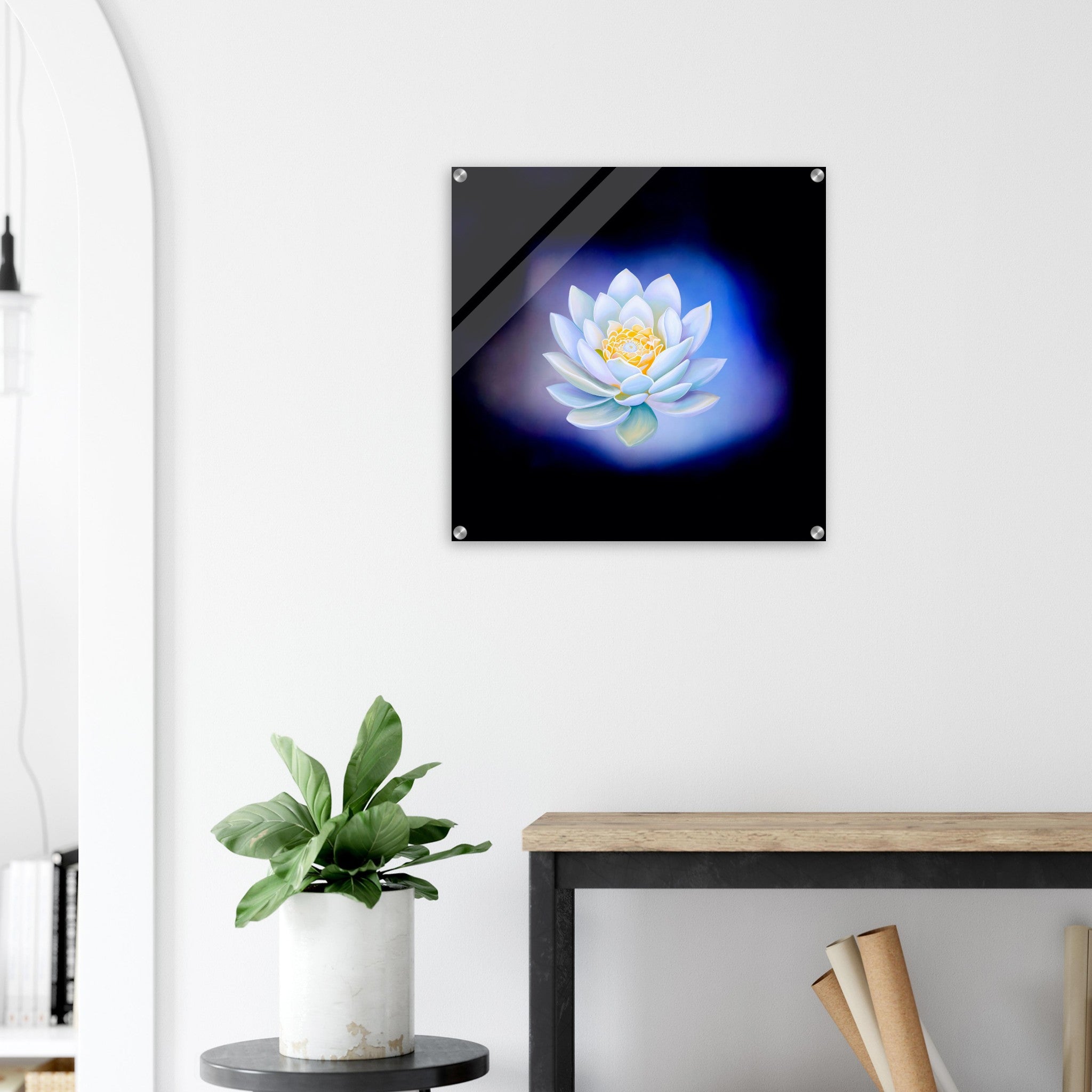 Acrylprint van een prachtige blauwe lichtbol met op de voorgrond een lotusbloem